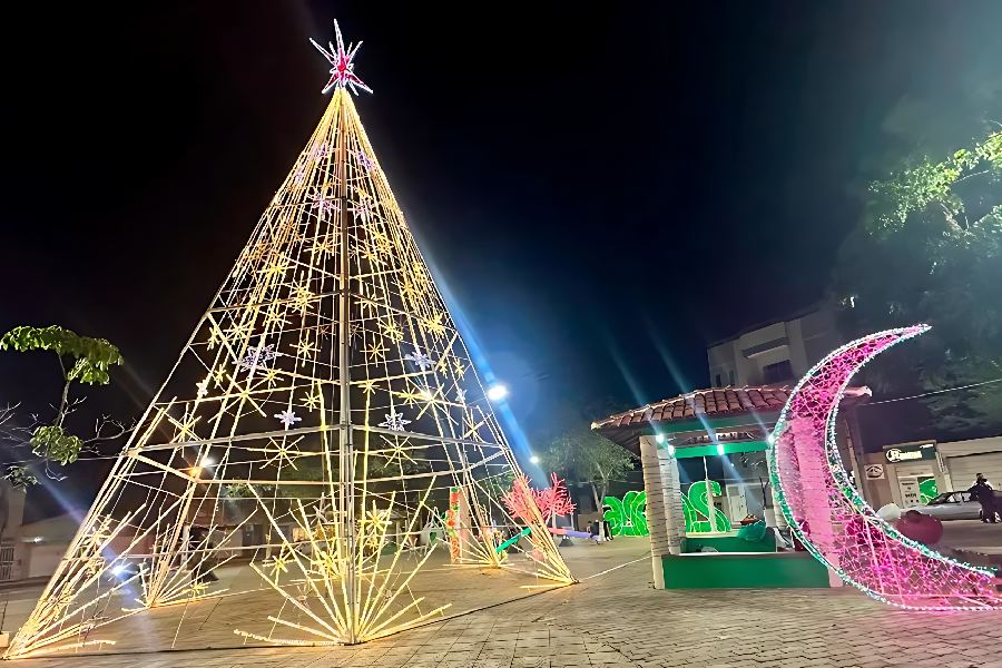 Natal Luz impulsiona turismo, comércio e mantém consumo em Brumado, aponta conselho