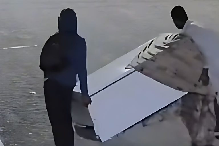 Criminosos furtam geladeira em loja no Centro de Vitória da Conquista e são detidos