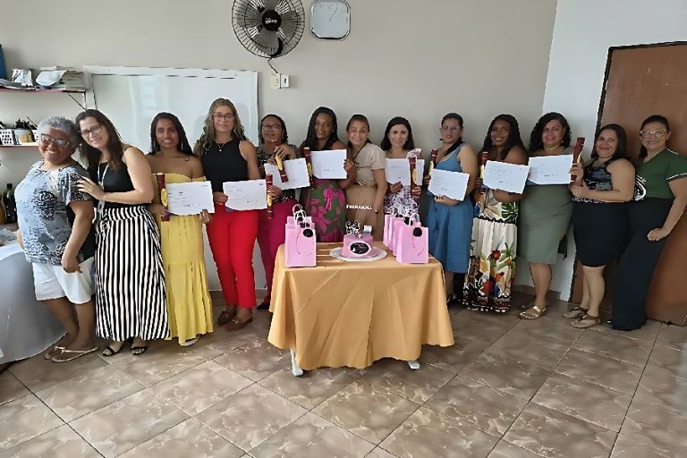 Curso gratuito forma manicures em Brumado e transforma rotina de mulheres do São Félix