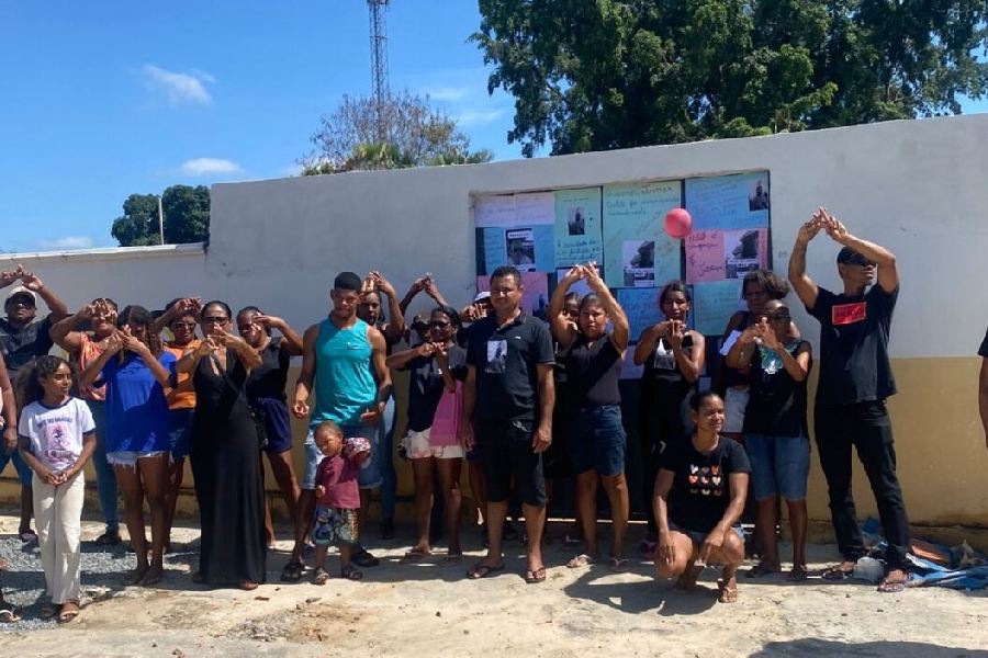 Família de Caetité protesta em Malhada e cobra justiça após morte de Robervânio Brito