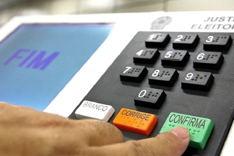 TSE conclui teste e reforça segurança das urnas para 2026