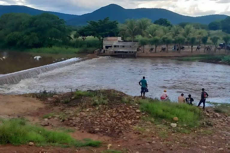 Homem desaparece após ser levado por forte correnteza em Rio do Pires