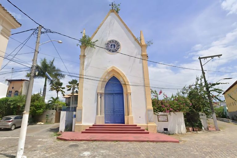 Justiça manda interditar capela no Centro Histórico de Itaparica após risco de desabamento