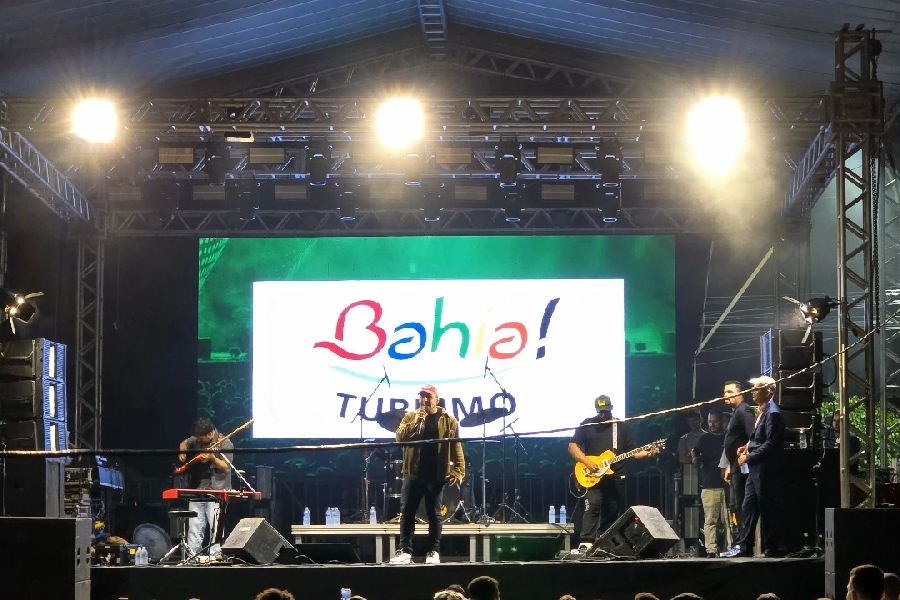 Louvor toma conta da praça e emociona fiéis no Dia do Evangélico em Livramento