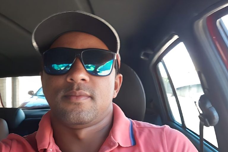 Motociclista morre após mal súbito e queda na Avenida Tiradentes, em Guanambi