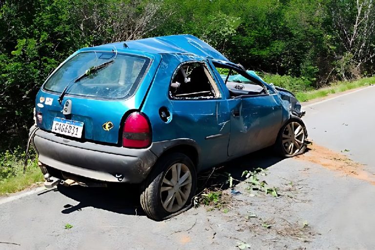 Músicos de Sebastião Laranjeiras sofrem acidente na BA-263