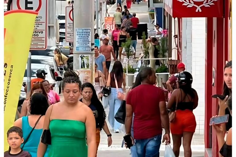 Natal Luz enche ruas, aquece comércio e muda o clima econômico de Brumado