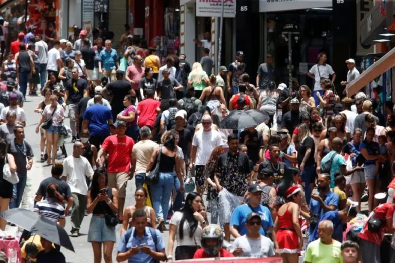 Otimismo cresce e 69% dos brasileiros esperam melhora pessoal em 2026, aponta Datafolha