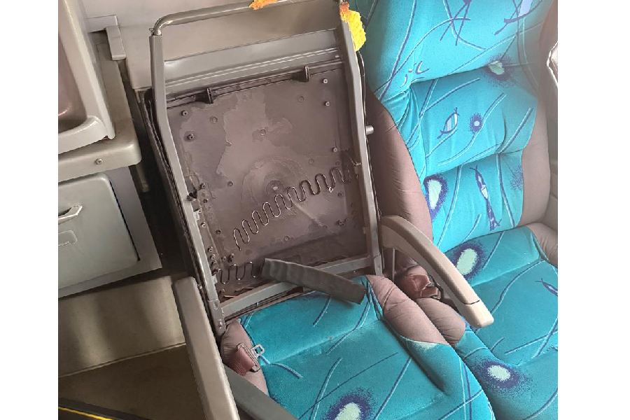 Passageiro é levado à delegacia após danificar ônibus e ameaçar motorista em Tanhaçu