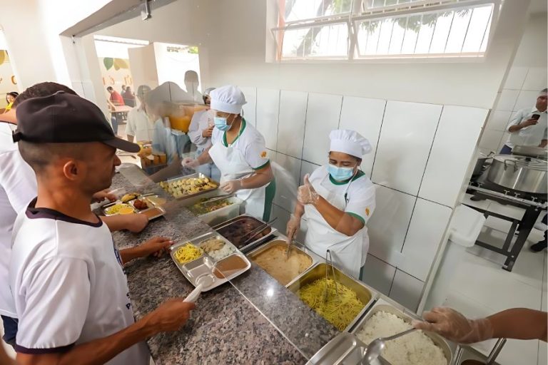 Restaurante Popular de Brumado supera 1 mil refeições por dia e vira referência em alimentação acessível
