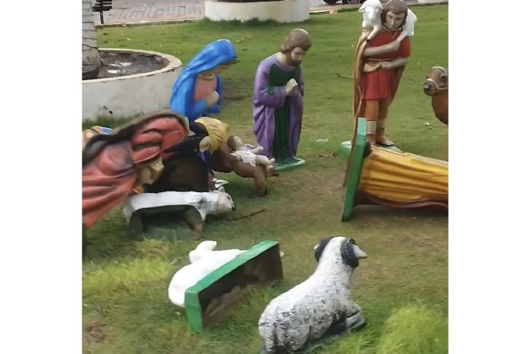 Temporal com vento forte e granizo provoca estragos e derruba decoração de Natal em Ibotirama