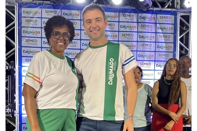 Abrantes lança novo uniforme escolar e anuncia kit completo para mais de 11 mil alunos em Brumado
