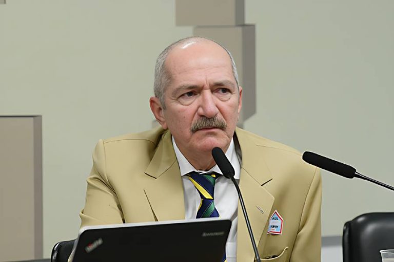 Aldo Rebelo anuncia apoio do DC à candidatura de Ciro Gomes ao governo do Ceará