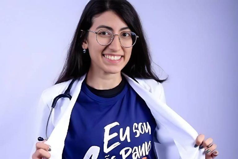 Baiana de 17 anos conquista 1º lugar em Medicina na USP e vira orgulho da educação da Bahia