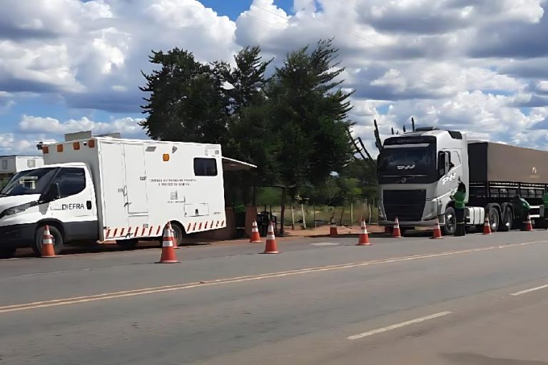 Balanças móveis entram em operação em 10 cidades da Bahia e alertam caminhoneiros nas rodovias
