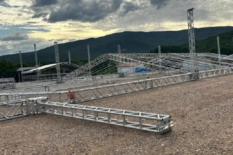 Brumado entra no clima da festa com montagem da 1ª Cavalgada dos Santos Reis