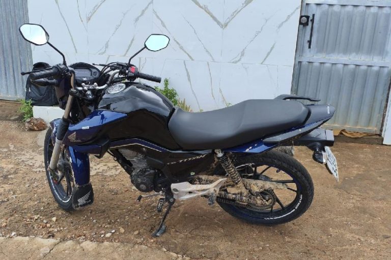 CIPRv/Brumado apreende motocicleta com restrição judicial durante Operação Réveillon