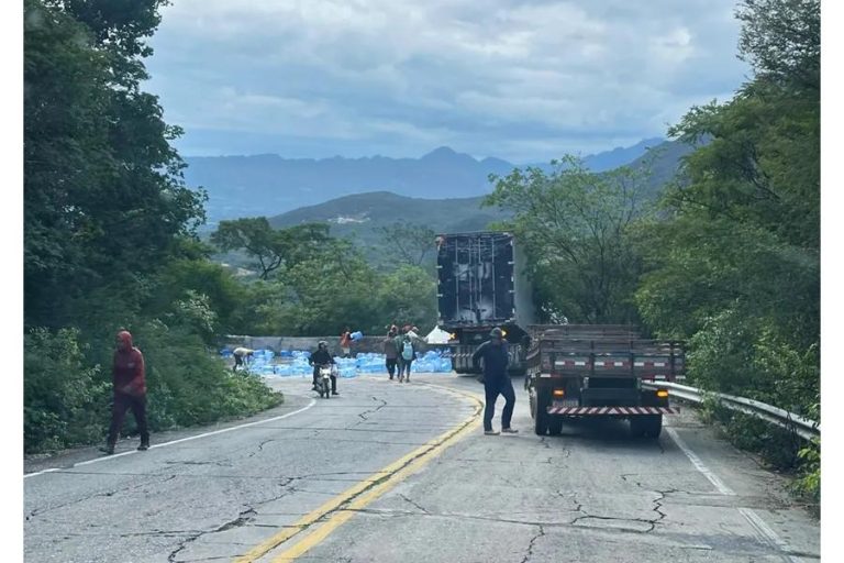 Caminhão perde controle, sai da pista e causa susto na BA-148, na Serra das Almas