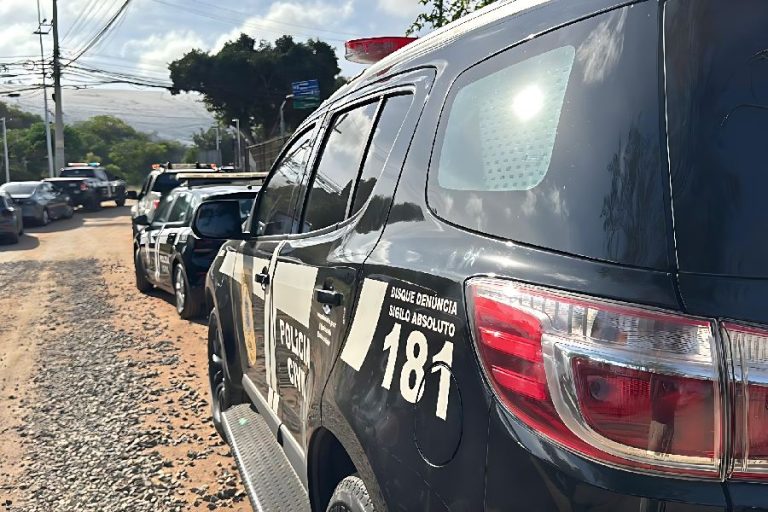 Casal é preso suspeito de crimes sexuais contra alunas de escola de vôlei no sul da Bahia