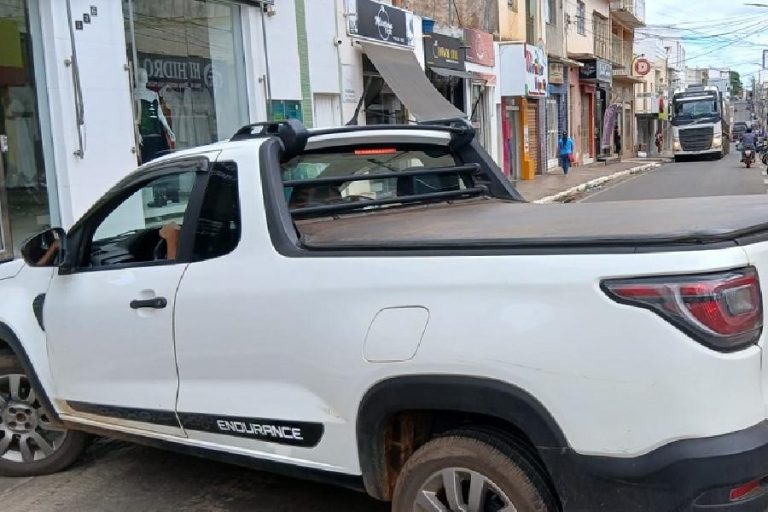 Manobra irregular trava avenida em Caculé e provoca caos no trânsito em horário de pico