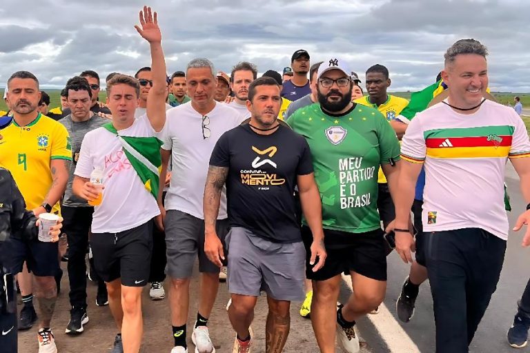 Deputado baiano relata ameaças de morte após se unir a Nikolas Ferreira em caminhada rumo a Brasília