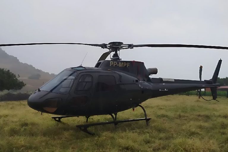 Helicóptero faz pouso de emergência em área rural de Guanambi durante chuva intensa