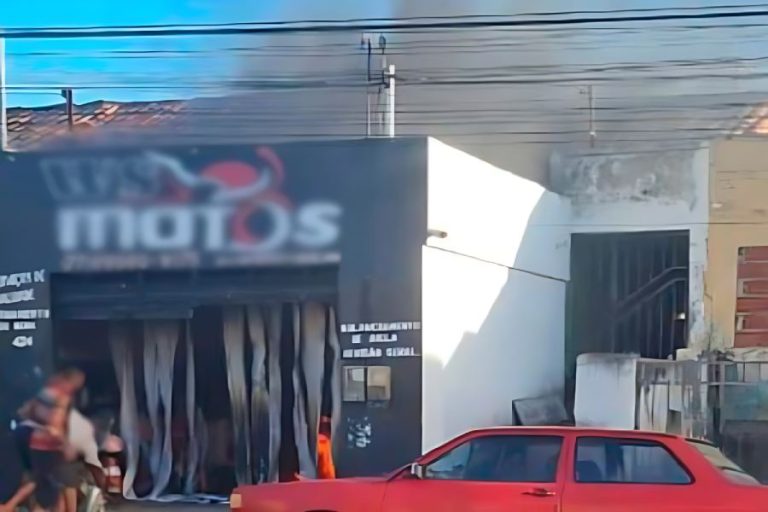 Incêndio atinge oficina de motos em Brumado e fumaça assusta moradores