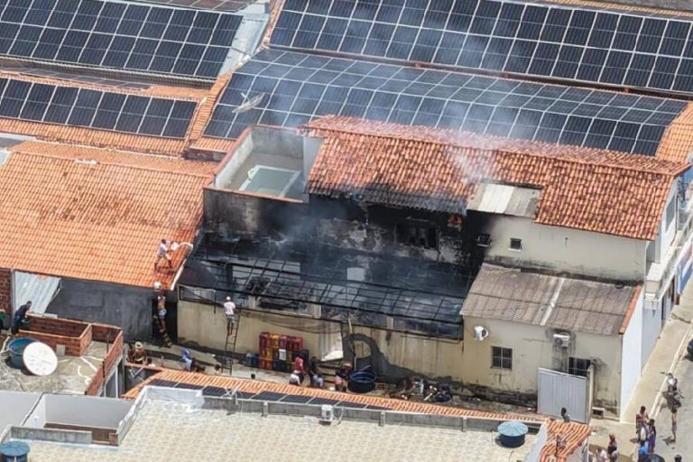 Incêndio em ar-condicionado atinge supermercado e assusta moradores em Iuiú