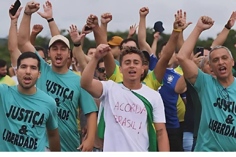 Nikolas Ferreira recebe elogios de Castro e Nunes após ‘Caminhada pela Liberdade’