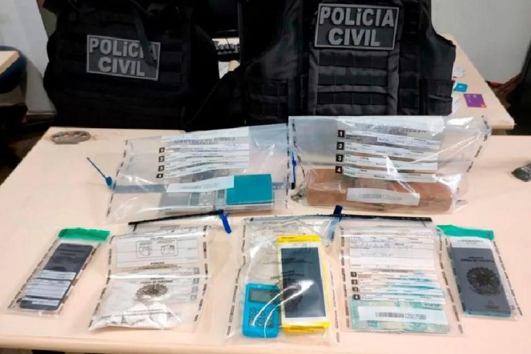 Operação da Polícia Civil apreende drogas, dinheiro e balanças de precisão em Brumado