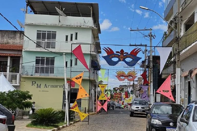 Paramirim antecipa feira livre para permitir folia de Carnaval