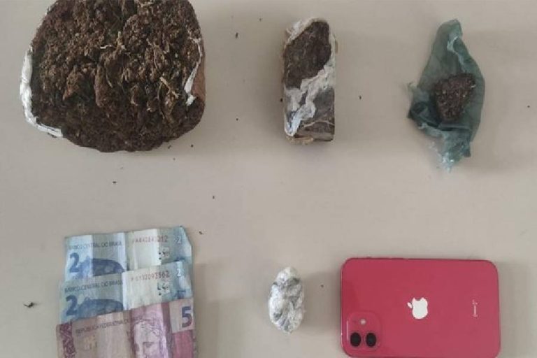 Polícia apreende maconha em ônibus interestadual durante operação na BR-122, em Urandi