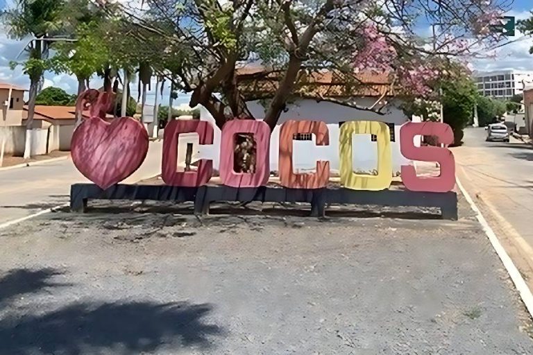 Prefeito reage e nega abandono de odontomóvel em Cocos
