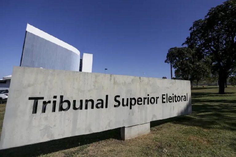 TSE propõe regras para eleições e evita ampliar normas sobre IA, mas restringe remoção de perfis