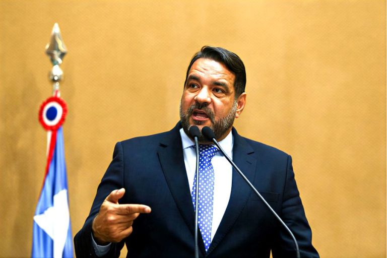 ‘Rodízio do calote na saúde’, critica Alan Sanches após atraso de salários em hospital de Jequié