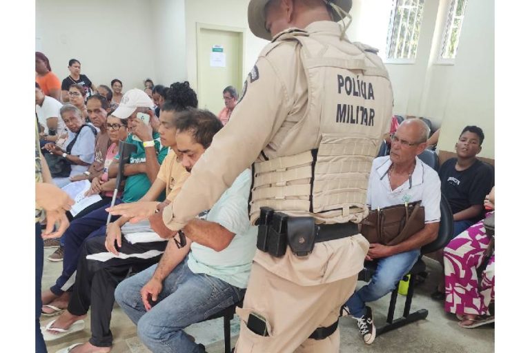 CIPRv/Brumado apreende veículo adulterado e socorre motorista em Vitória da Conquista