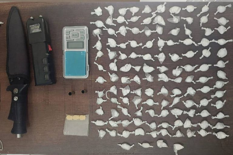 Adolescente é apreendido com drogas e material do tráfico em Tanhaçu