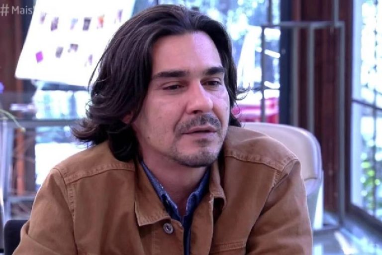 Ator André Gonçalves tem celular furtado durante festa de Iemanjá em Salvador e faz desabafo nas redes