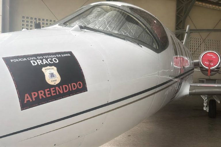 Casa de luxo vira cofre em esquema de rifas ilegais; polícia apreende milhões e até jatinho na Bahia