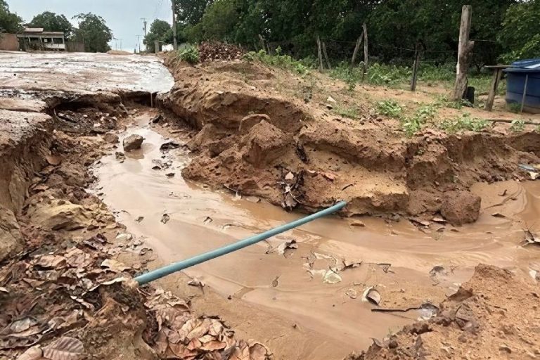 Chuva extrema força prefeitura a decretar emergência e suspender aulas em Ribeira do Amparo