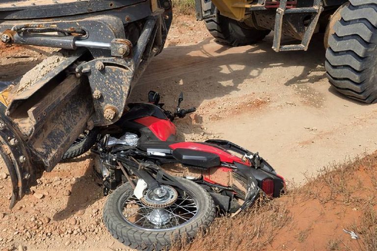 Colisão com máquina da prefeitura mata mulher de 38 anos em Sebastião Laranjeiras