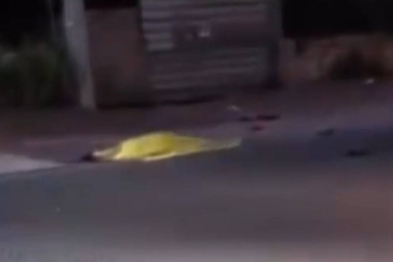 Colisão entre moto e carro deixa vidraceiro morto no trânsito em Porto Seguro