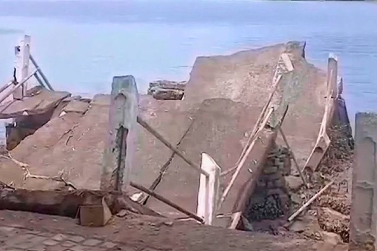 Desabamento assusta moradores: Ponte do Cais da 2 de Julho Cede em Ilhéus