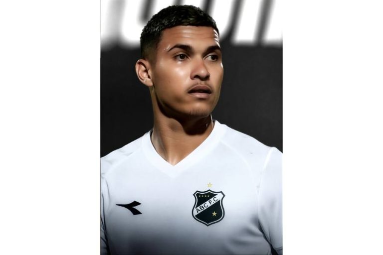 Ex-jogador de Bahia e Vitória sofre acidente na BR-101; Thiaguinho e esposa ficam feridos