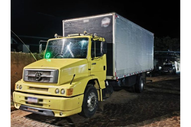 Motorista embriagado dirige na contramão, é flagrado com droga sintética e acaba na delegacia