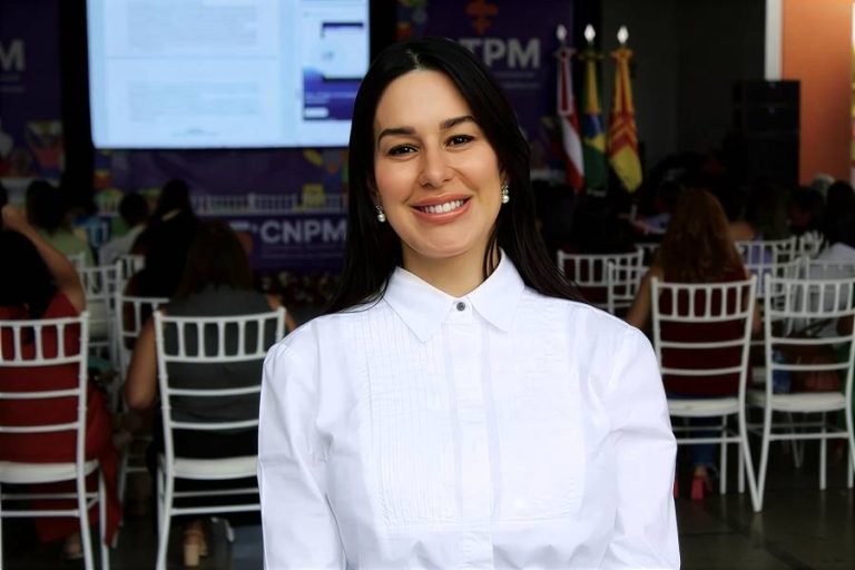 Nome da primeira-dama de Brumado, Abiara Dias ganha força nos bastidores e pode disputar vaga na AL-BA em 2026