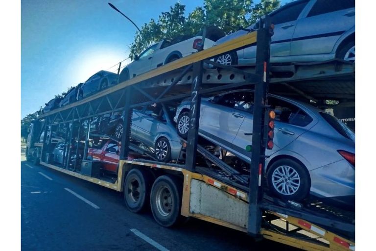 PM apreende quatro veículos com bloqueio judicial durante operação na BA-156, em Macaúbas