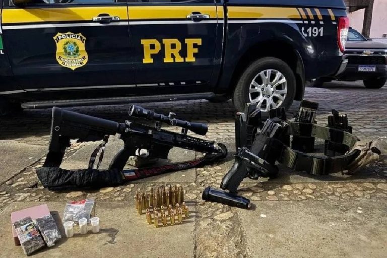 PRF intercepta arsenal na BR-116 e prende trio durante Operação Carnaval na Bahia