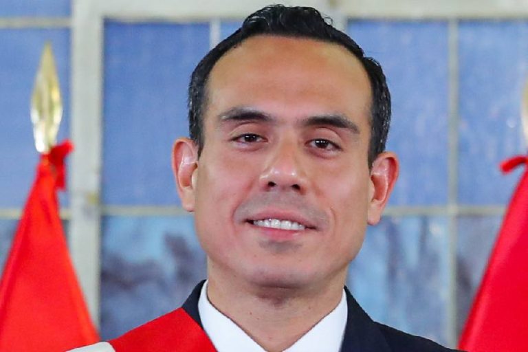 Peru destitui presidente José Jerí após escândalo com empresário chinês