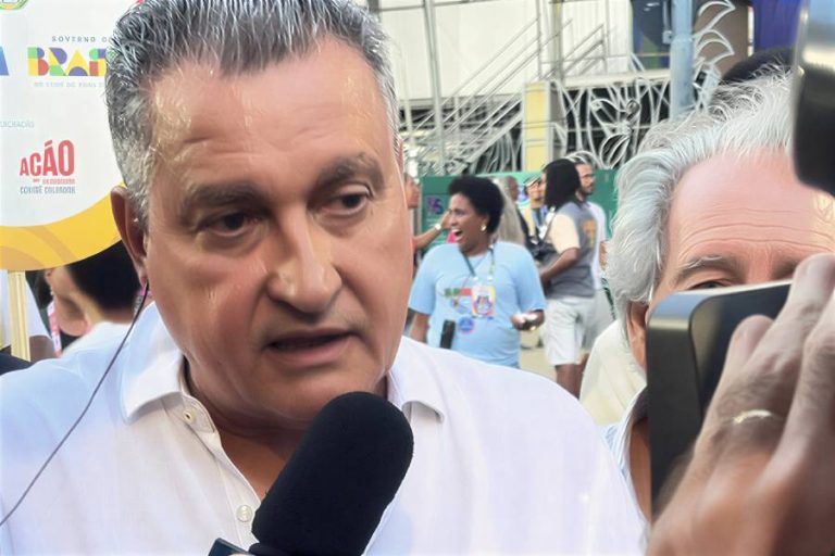 Rui Costa minimiza desempenho de Flávio Bolsonaro e alerta para polarização no país